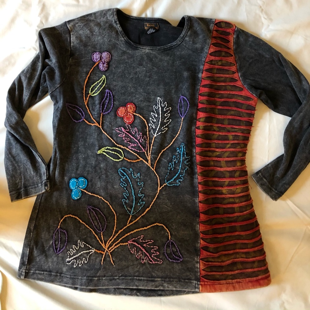 Rising international embroidered cotton top